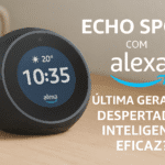 Novo Echo Spot com Alexa de última geração em um criado-mudo, funcionando como despertador inteligente com tela colorida.